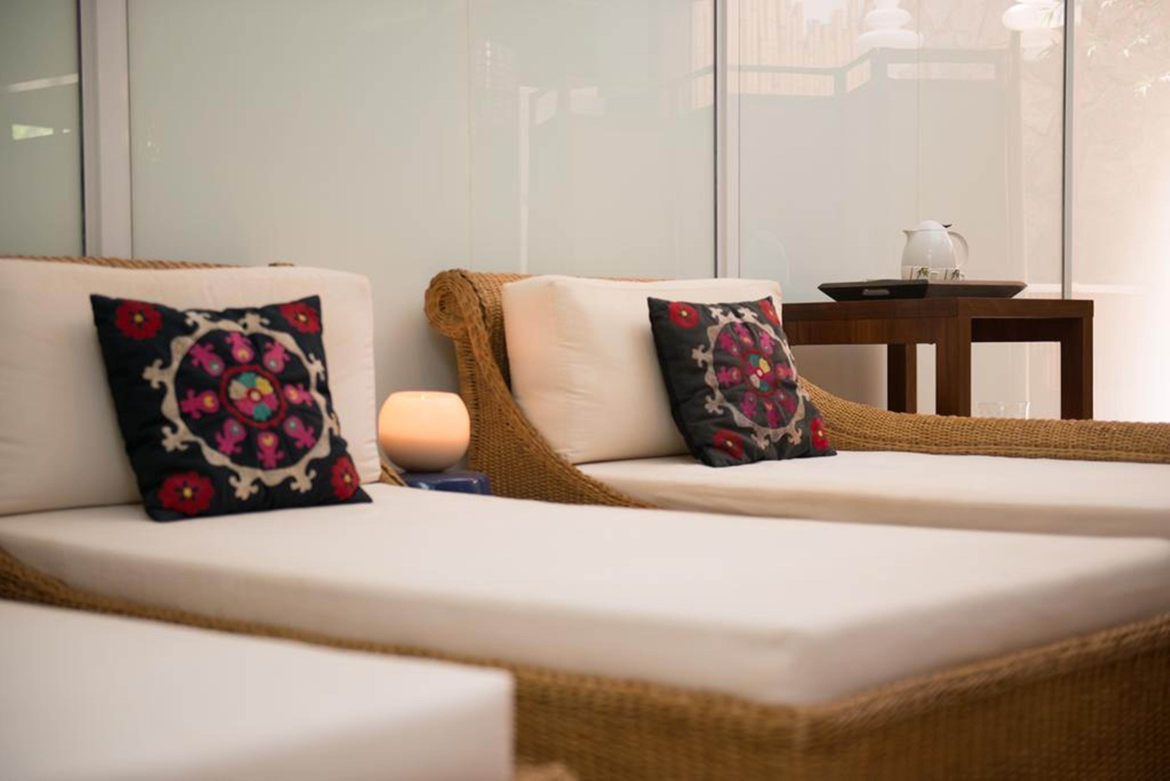 Blue Tree Thermas De Lins Resort Exterior photo A chaise longue