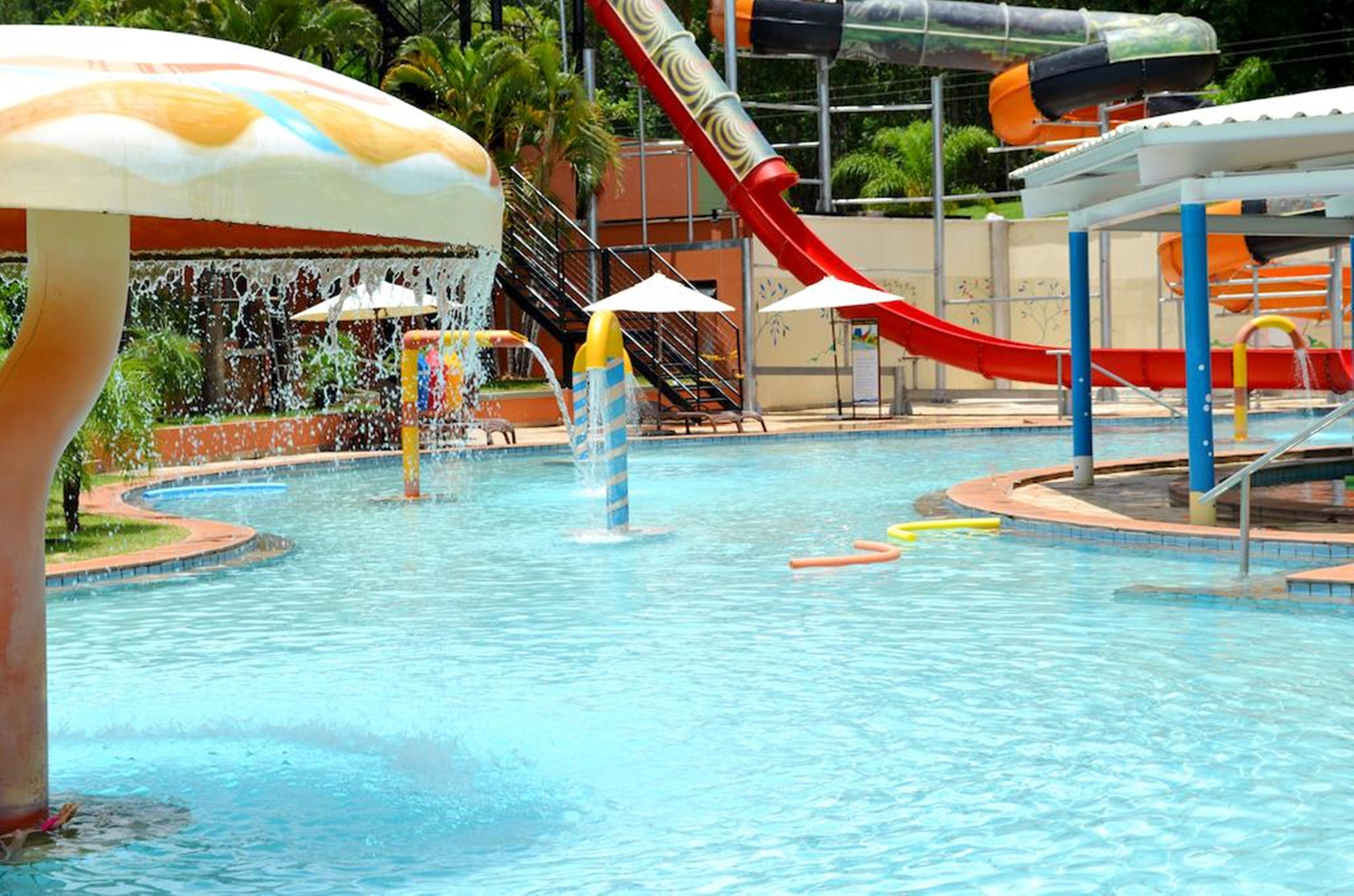 Blue Tree Thermas De Lins Resort Exterior photo Splash Island