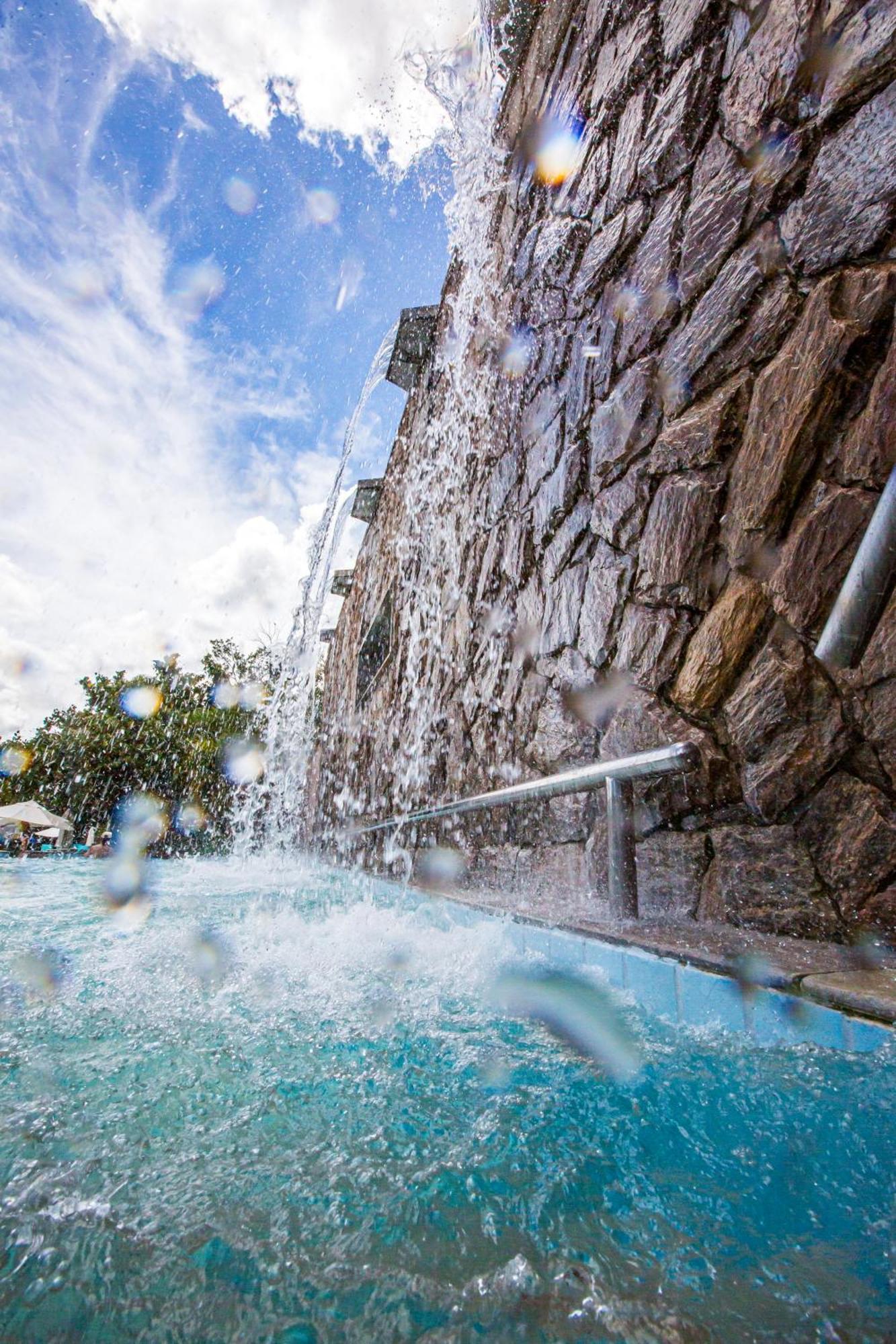 Blue Tree Thermas De Lins Resort Exterior photo The waterfall at the entrance of the spa