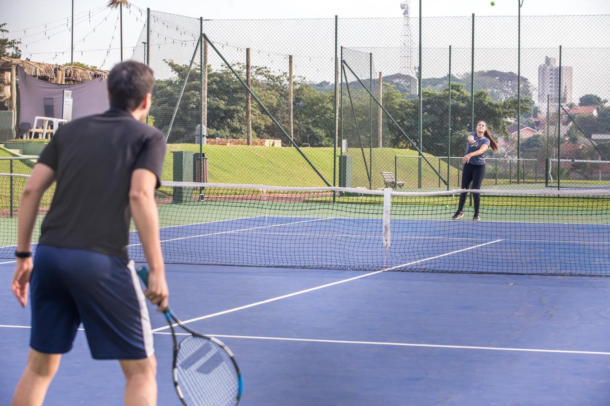 Blue Tree Thermas De Lins Resort Exterior photo Tennis
